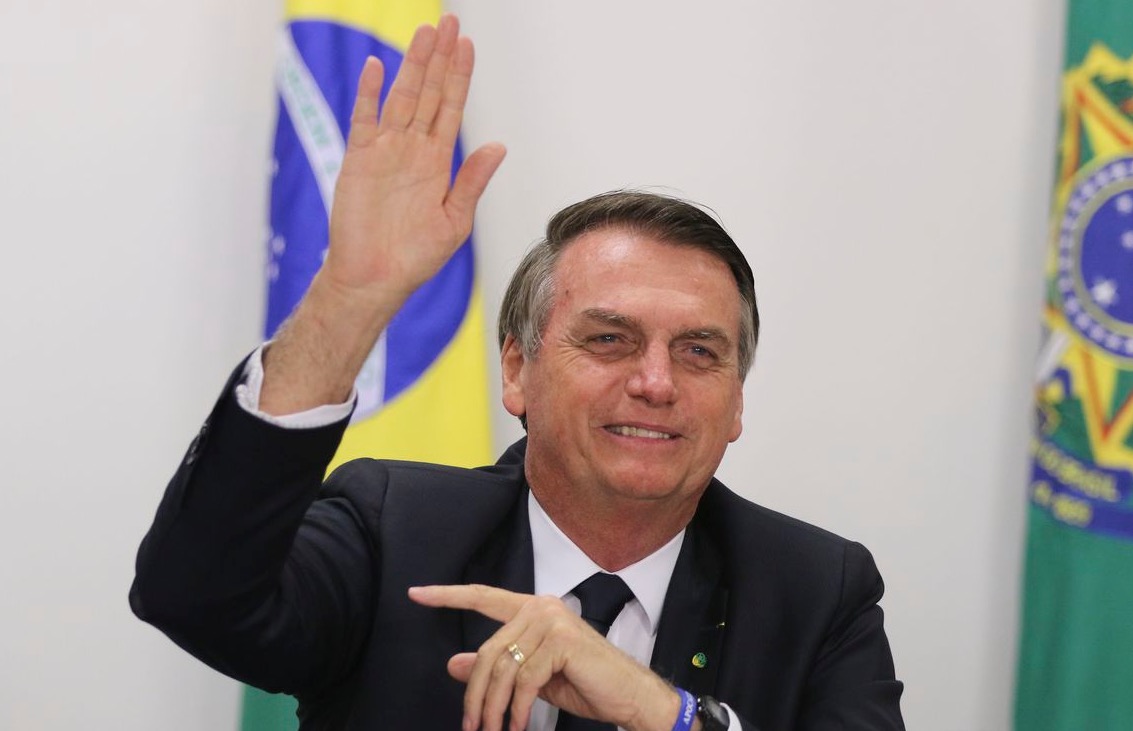 No Texas, Bolsonaro se encontra com Bush e recebe homenagem