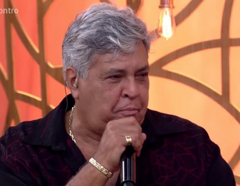 Sidney Magal posta foto antiga em que aparece saradão com micro sunga