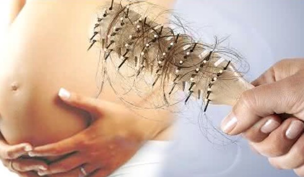 Especialista explica o motivo de mães perderem tanto cabelo no pós-parto