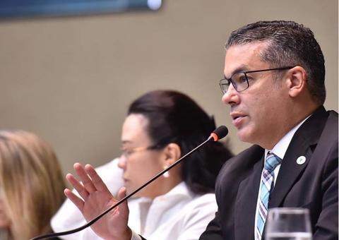 Josué Neto garante a professores que votação de reajuste só ocorrerá após renegociação 