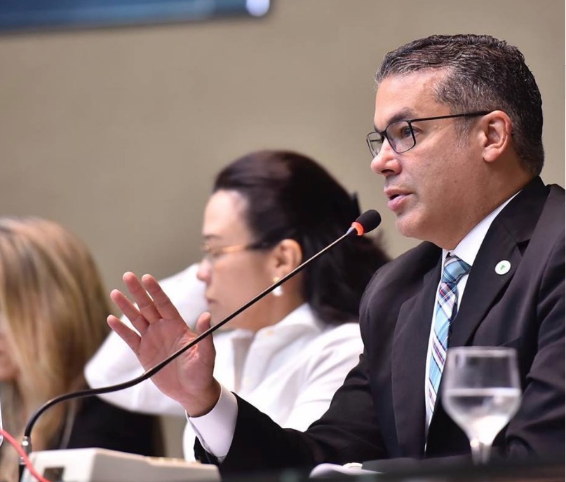 Josué Neto garante a professores que votação de reajuste só ocorrerá após renegociação 