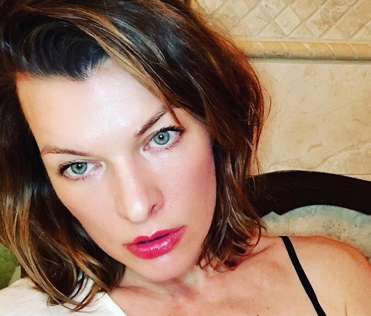 Milla Jovovich revela ter sofrido aborto: 'não posso ficar em silêncio'