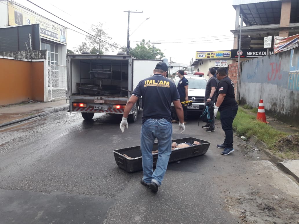 Polícia investiga morte de homem que teria caído de motocicleta durante assalto