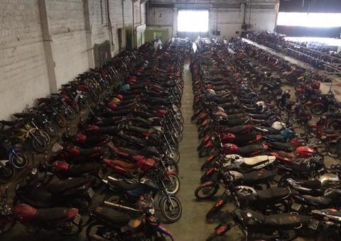 Detran leiloa mais de 500 veículos apreendidos em fiscalizações no Amazonas