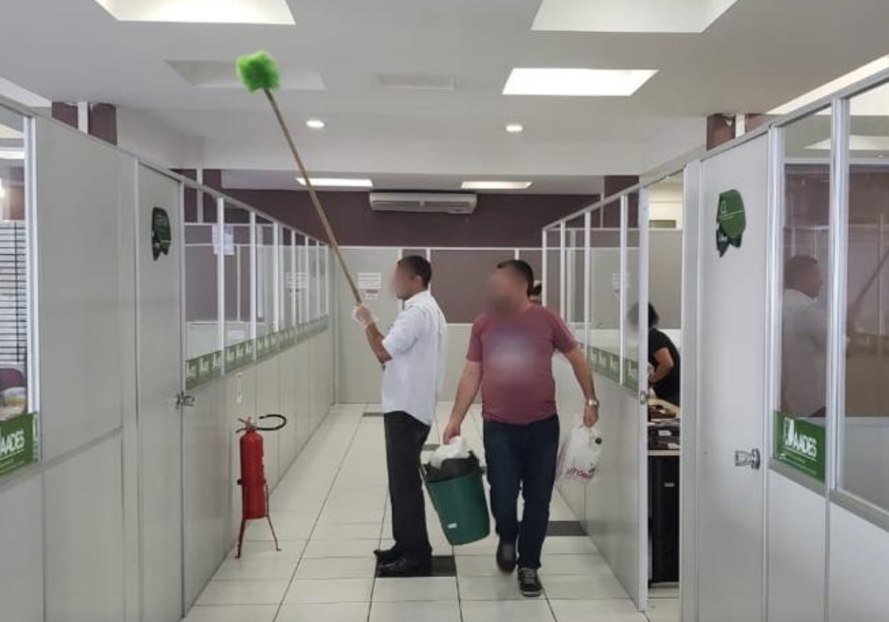 Com fornecedores em atraso, funcionários da AADES são obrigados a fazer serviços de limpeza 