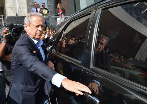 Dirceu deve se entregar à PF em Curitiba até amanhã às 16h