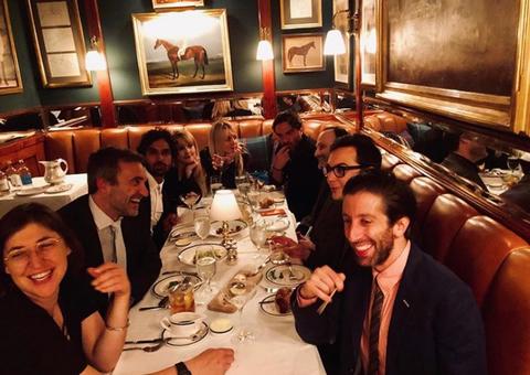 Elenco de 'The Big Bang Theory' se reúne em jantar antes do último episódio