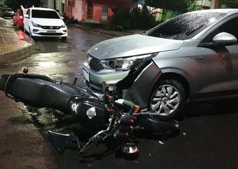 Motorista bêbada atinge motocicleta e deixa mulher ferida em Manaus