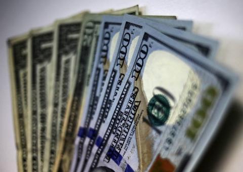 Dólar começa o dia acima de R$ 4 com incertezas políticas e guerra comercial