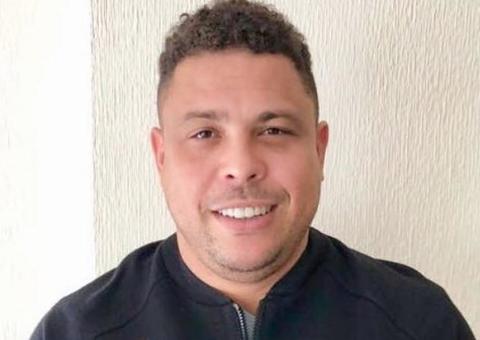 Ex de Ronaldo Fenômeno pede R$ 200 mil de pensão, diz colunista 