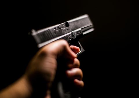 Homem é preso suspeito de perseguir e ameaçar matar ex-esposa com tiro na cabeça