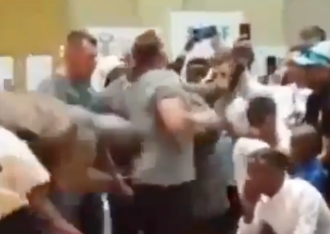 “Pensei que estava sendo empurrado pela multidão”, disse Schwarzenegger após agressão 