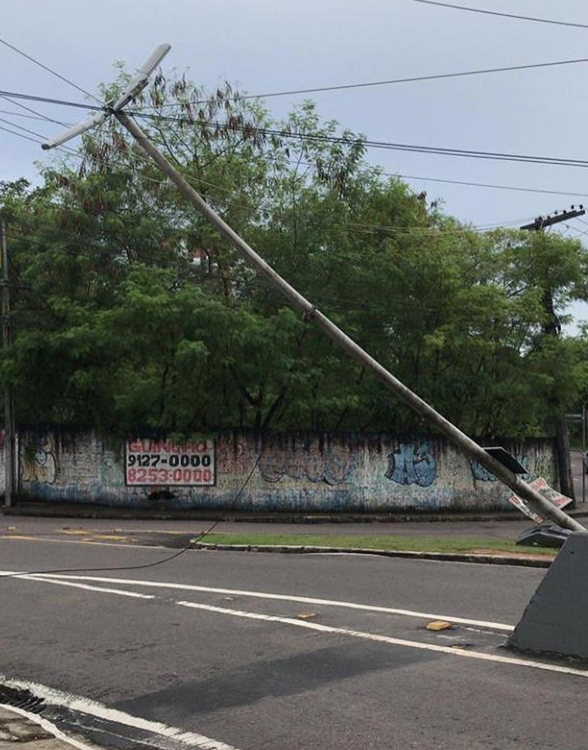 Motorista atinge poste e moradores ficam sem energia em 	Manaus 
