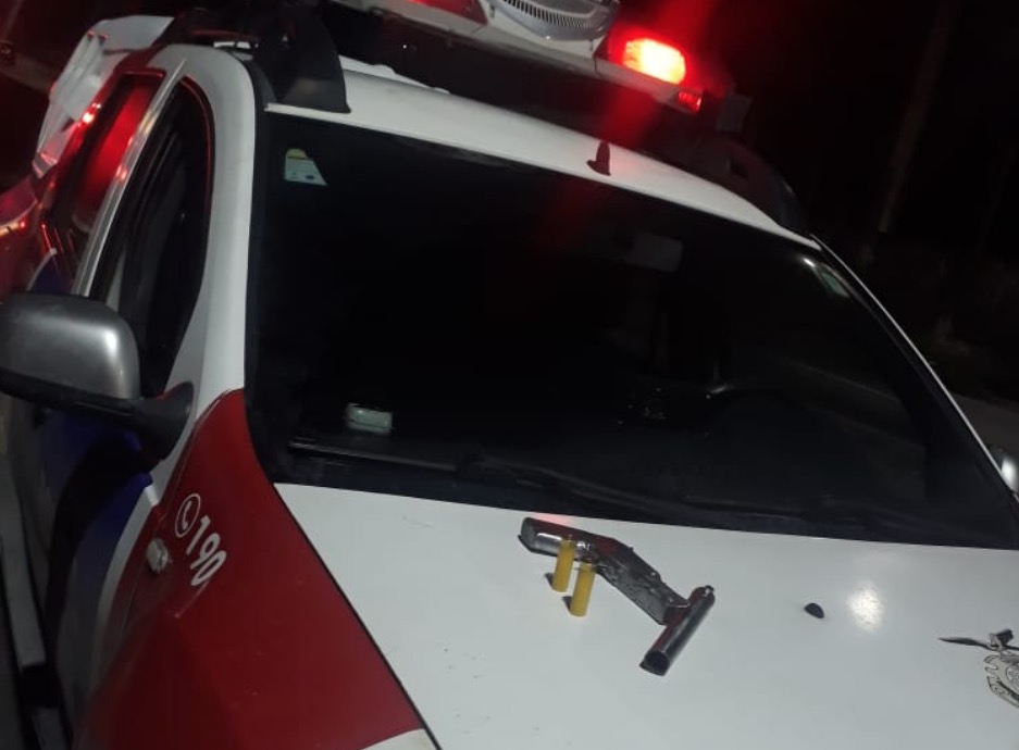 Em Manaus, casal é preso com arma caseira dentro de ônibus