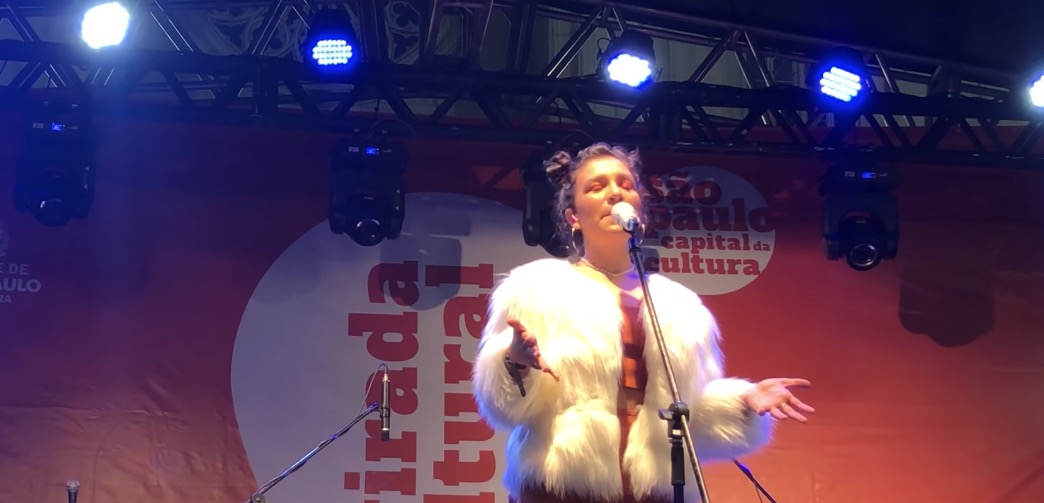  Gritos de 'Chora, Paula Fernandes' e cover de 'Shallow' marcam show de Priscilla Alcântara na Virada