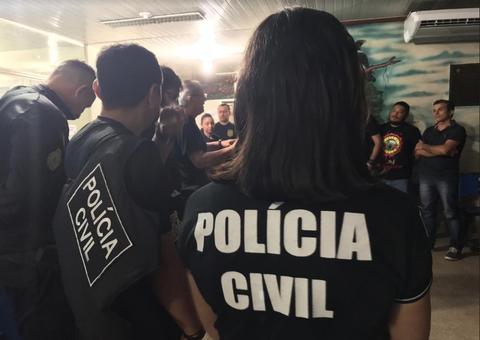 Duas pessoas são presas e seis bares fechados durante operação no Amazonas