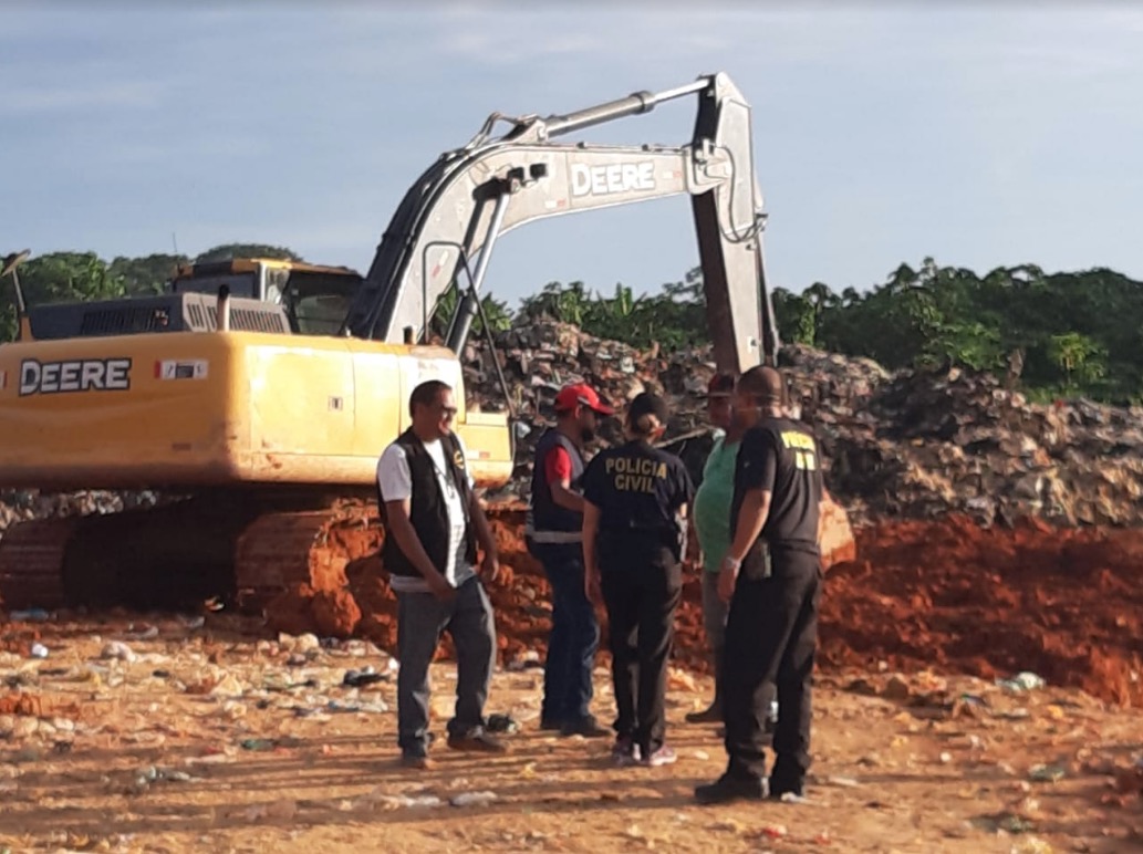 Empresário é flagrado furtando frangos descartados em aterro sanitário no Amazonas