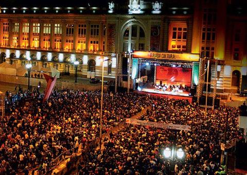 Bebê é abandonado dentro de carrinho durante Virada Cultural em São Paulo