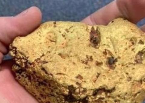 Australiano encontra pepita de ouro no valor de R$ 280 mil usando detector de metais