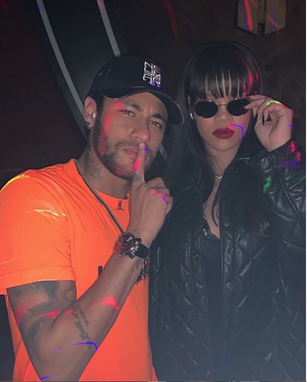 Neymar posa com Rihanna e se declara para cantora