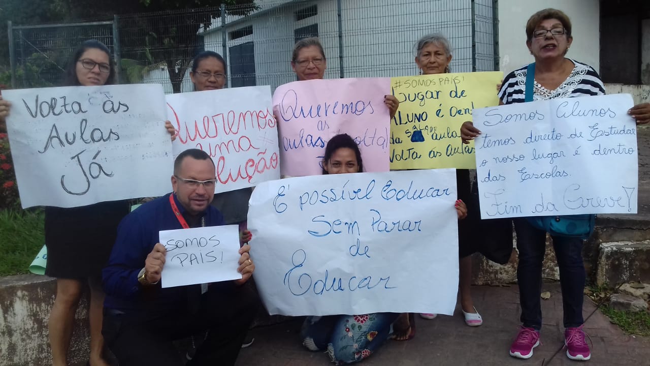 Pais se unem para pedir fim da greve dos professores no Amazonas