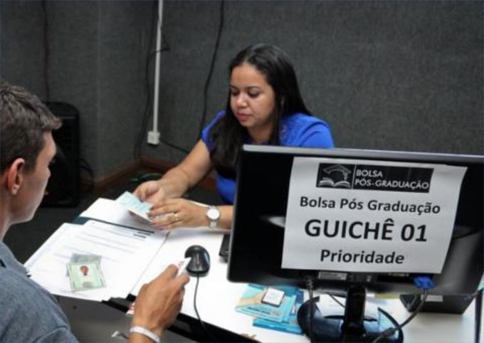 Classificados do Bolsa Pós-Graduação devem entregar documentação a partir desta terça-feira