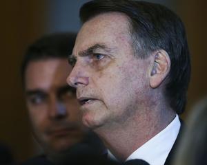 Bolsonaro joga gasolina na relação já desgastada  da população com a classe política 