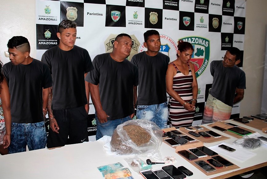 Seis são presos e drogas, dinheiro e motocicleta são apreendidos durante operação no Amazonas