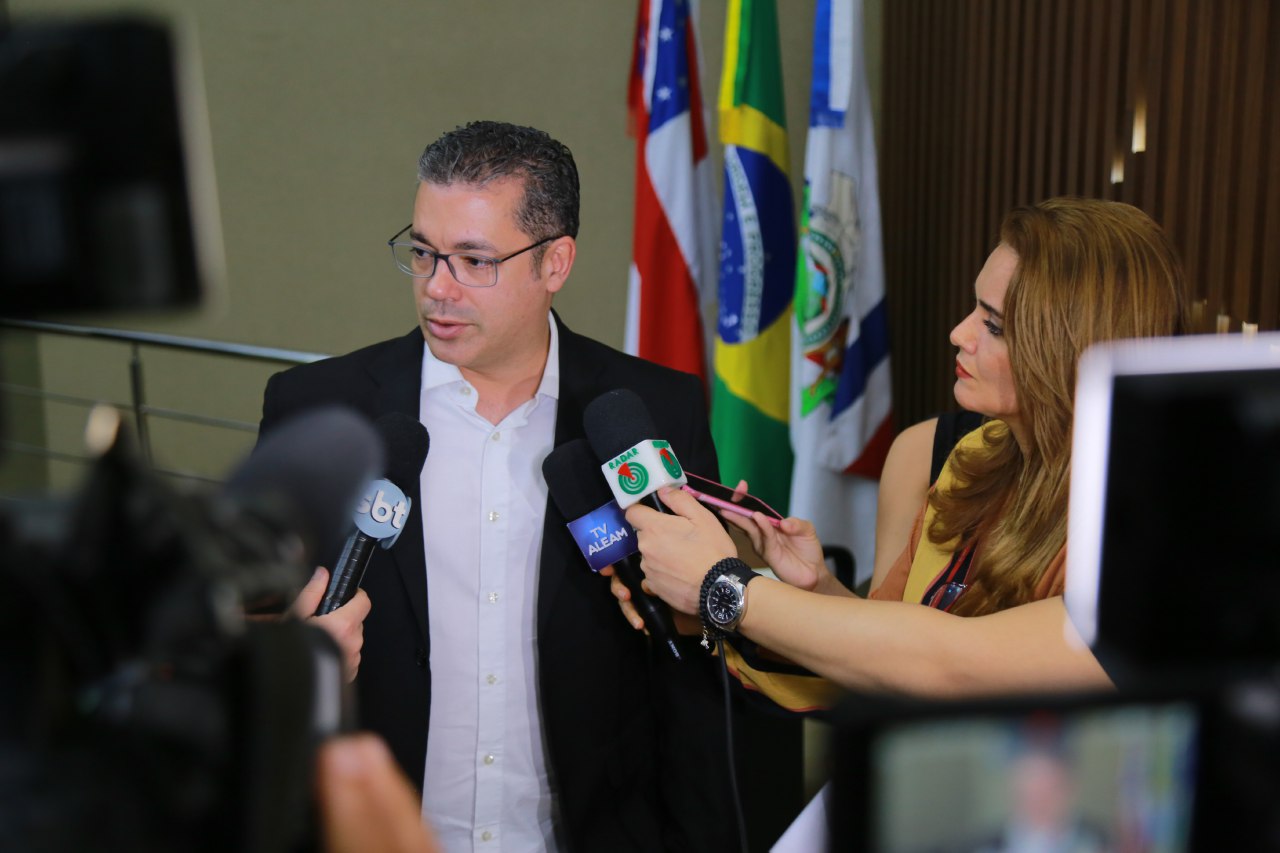 Josué Neto propõe compra de viaturas blindadas para policiais do Amazonas 