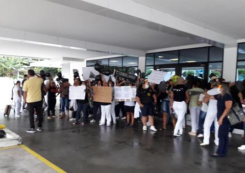  Em Manaus, enfermeiros e técnicos protestam contra salários atrasados nesta terça