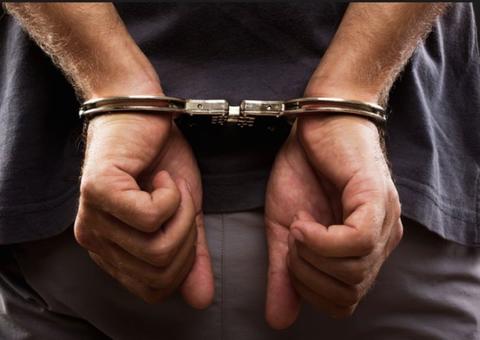 Suspeito de tentar roubar carro é preso ao ser agredido no estacionamento de hospital em Manaus 