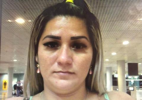 Polícia divulga foto de mulher suspeita de alugar carro com documentos falso em Manaus 