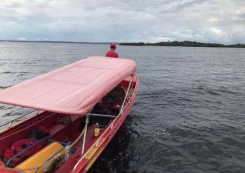 Corpo de pescador desaparecido em rio após ter canoa atacada por piratas é encontrado