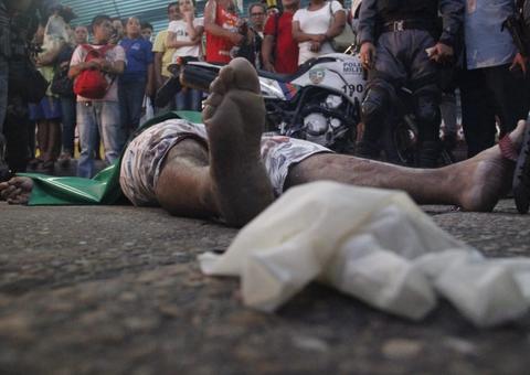 Populares ficam em pânico após homem ser morto a tiros no T1 em Manaus