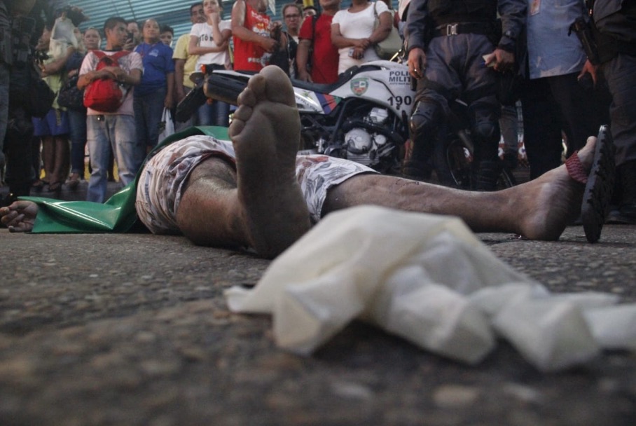 Populares ficam em pânico após homem ser morto a tiros no T1 em Manaus