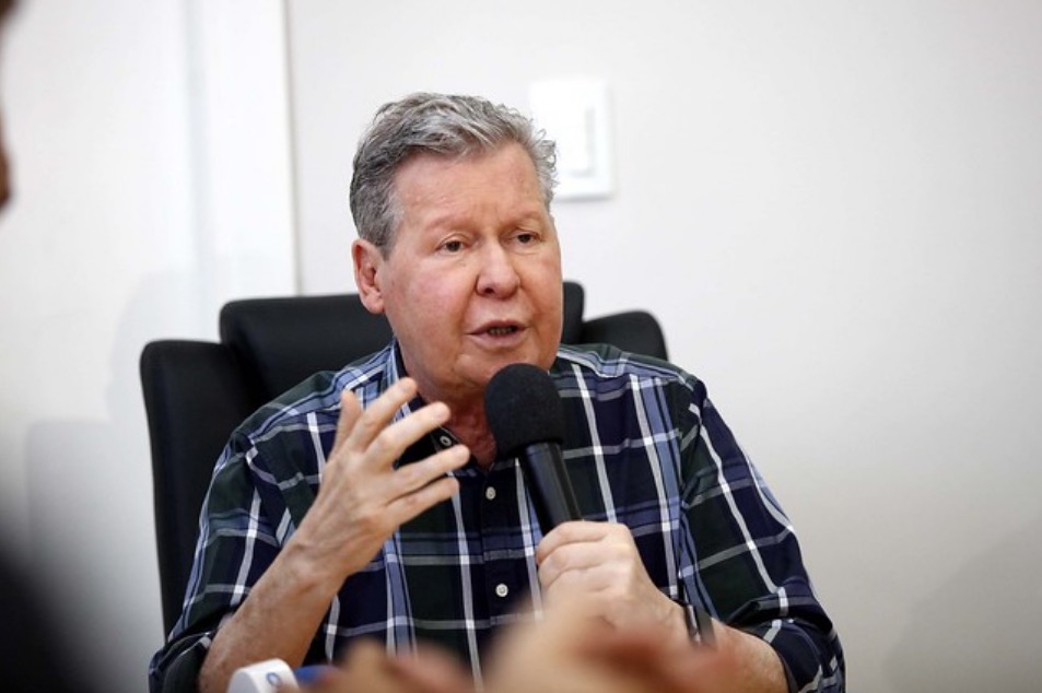 Prefeito anuncia convocação emergencial de 60 servidores da Saúde em Manaus
