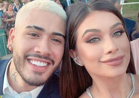 Após declaração, Kevinho e Flavia Pavanelli se beijam em festa de Carlinhos Maia 