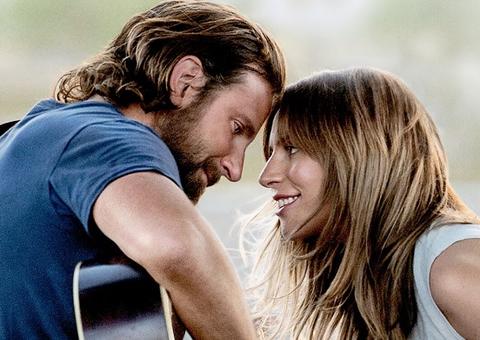 Grupo de pagode cria nova versão para música de Lady Gaga: "Senta no shallow now” 