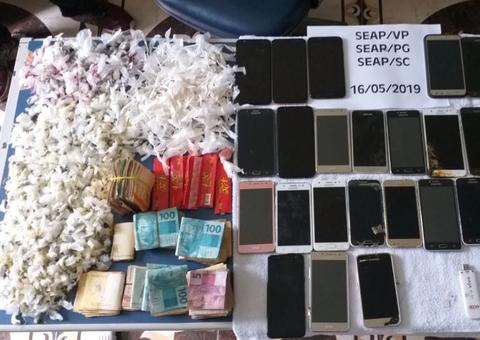 Após compartilhar fotos em prisão, polícia encontra roteadores e R$ 26 mil em cela de traficante