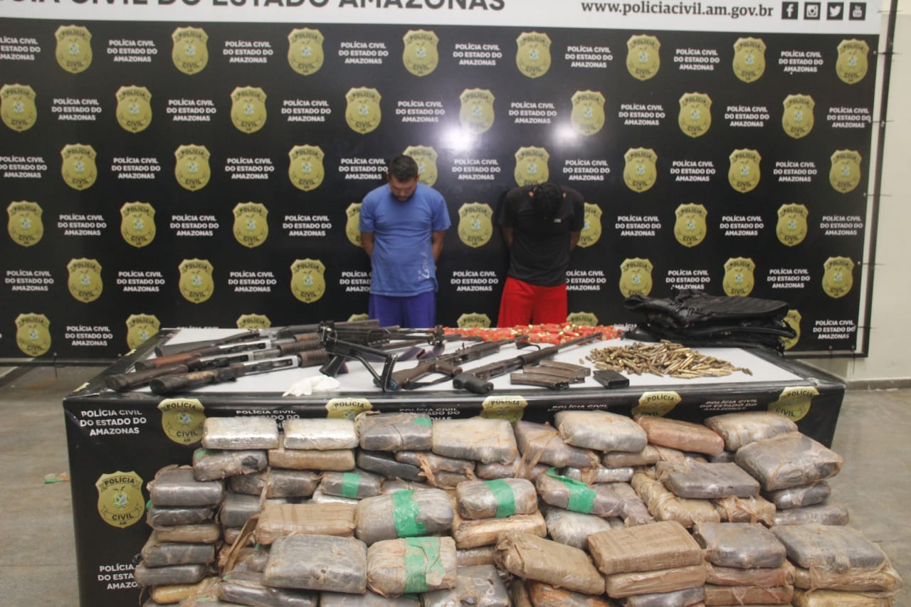Polícia prende dupla, apreende fuzil e 330 kg de drogas no Amazonas 