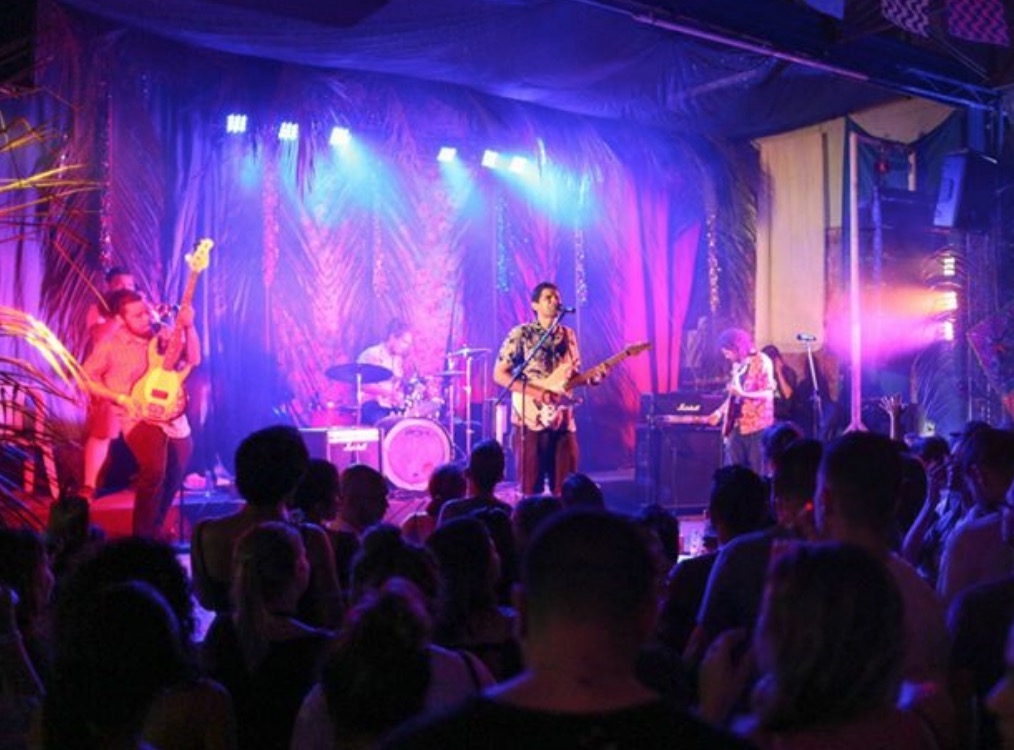 Alaídenegão comanda a sexta-feira cultural do Yara Hostel