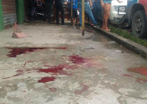 Homem é espancado após matar irmã a facadas dentro quitinete em Manaus 
