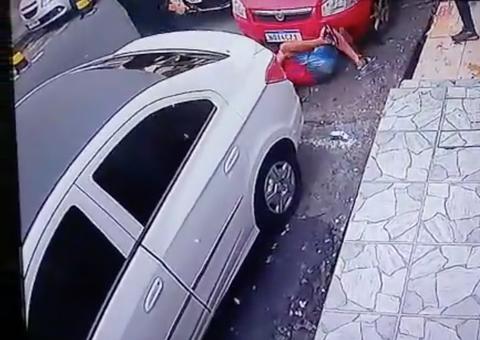 Vídeo mostra momento em que homem é morto a tiros em Manaus