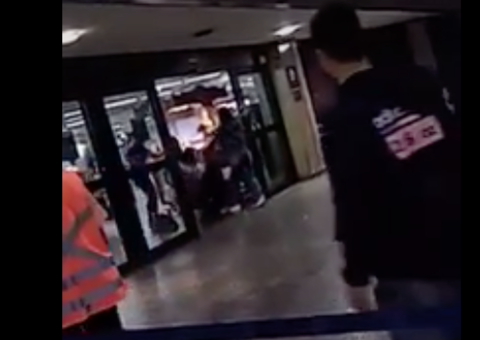 Durante confusão, três mulheres são esfaqueadas em aeroporto