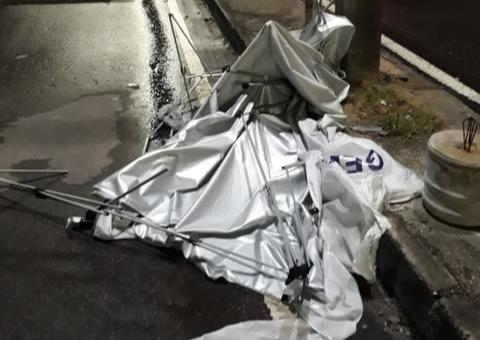 Homem é preso ao ser flagrado roubando estrutura de posto do Manautrans