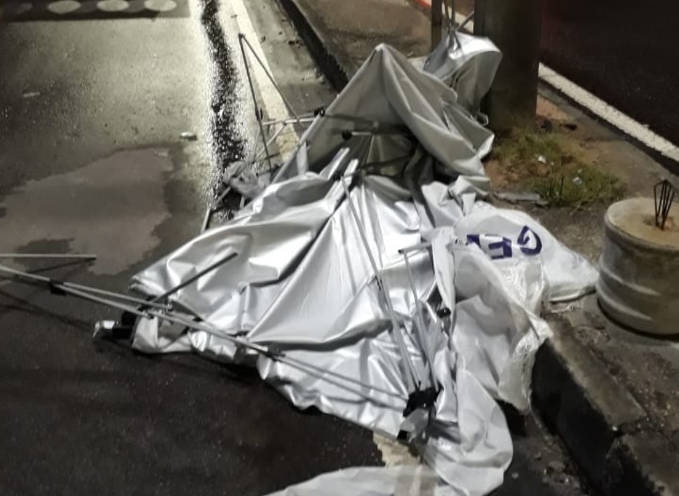 Homem é preso ao ser flagrado roubando estrutura de posto do Manautrans