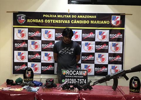 Homem suspeito de integrar organização criminosa é preso com armas de fogo em Manaus