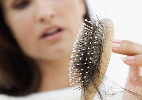Conheça as doenças que podem causar queda de cabelo 