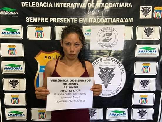 Suspeita de cravar faca no peito de feirante durante discussão é presa em Manaus