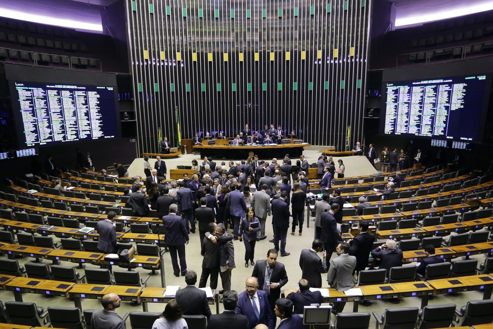 Após acordo, Câmara derruba proposta que limitaria poderes de auditores da Receita